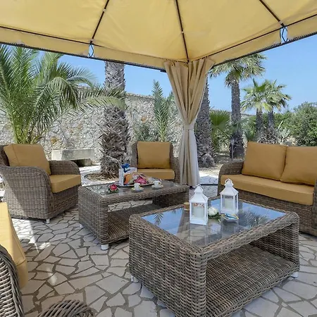 Villa Spiacious Italian Marina di Mancaversa