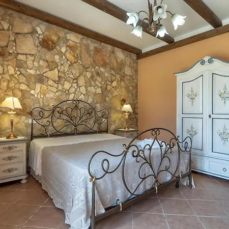 Spiacious Italian Villa *