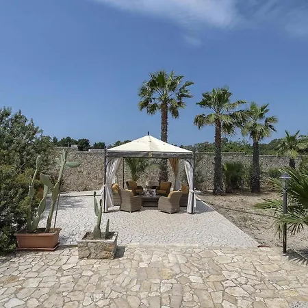 Spiacious Italian Villa Marina di Mancaversa